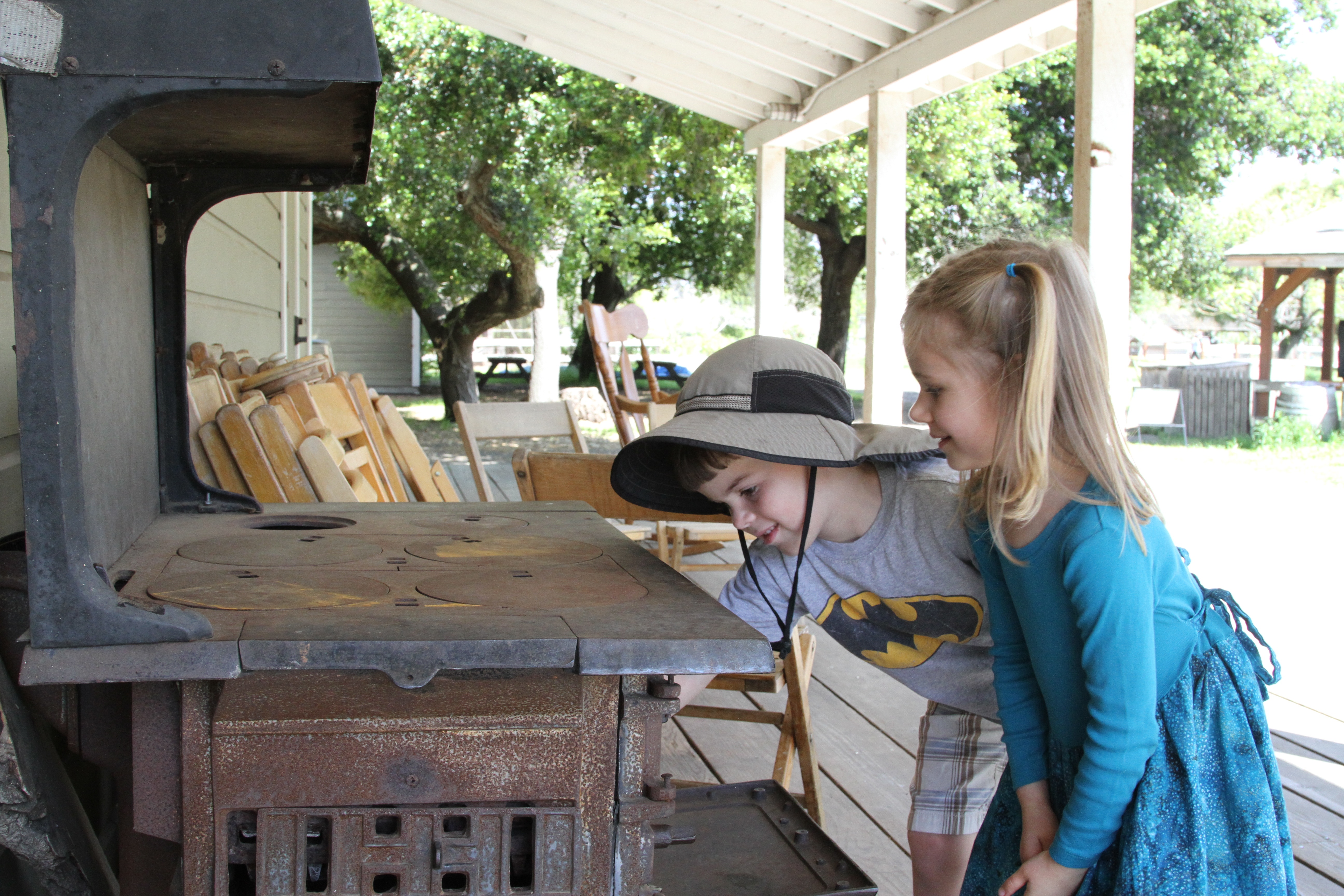 SPL showed LRH his favorite part of the farm: the old-time stove.